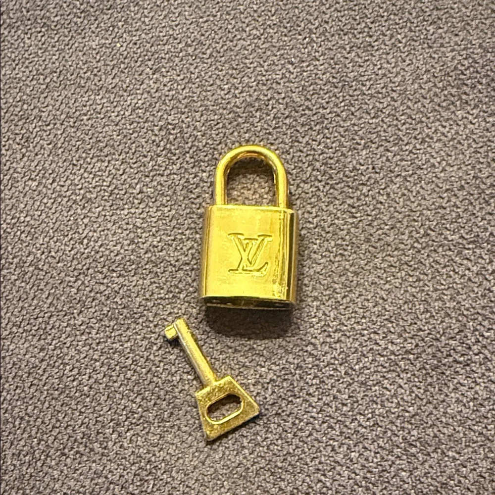 Louis Vuitton Shiny Gold Lock and Key - Picture 2 of 5